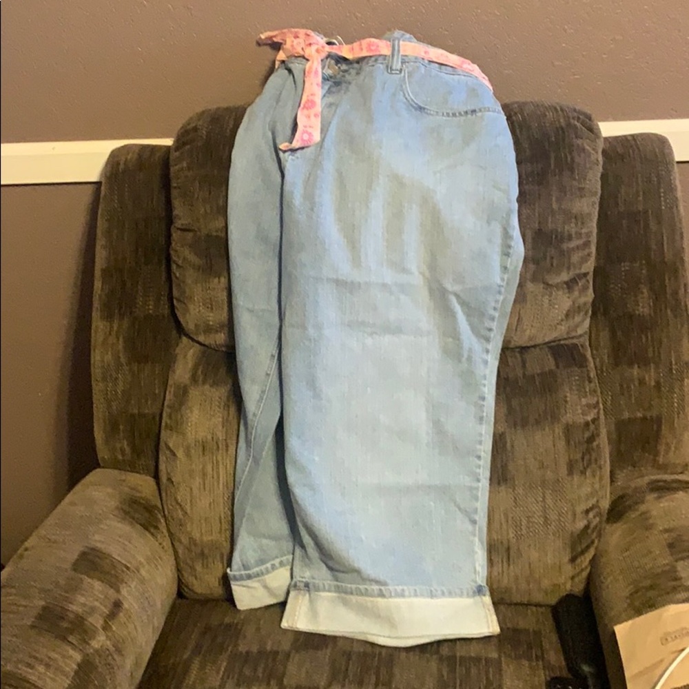 ADORABLE Denim Crops! 🌸